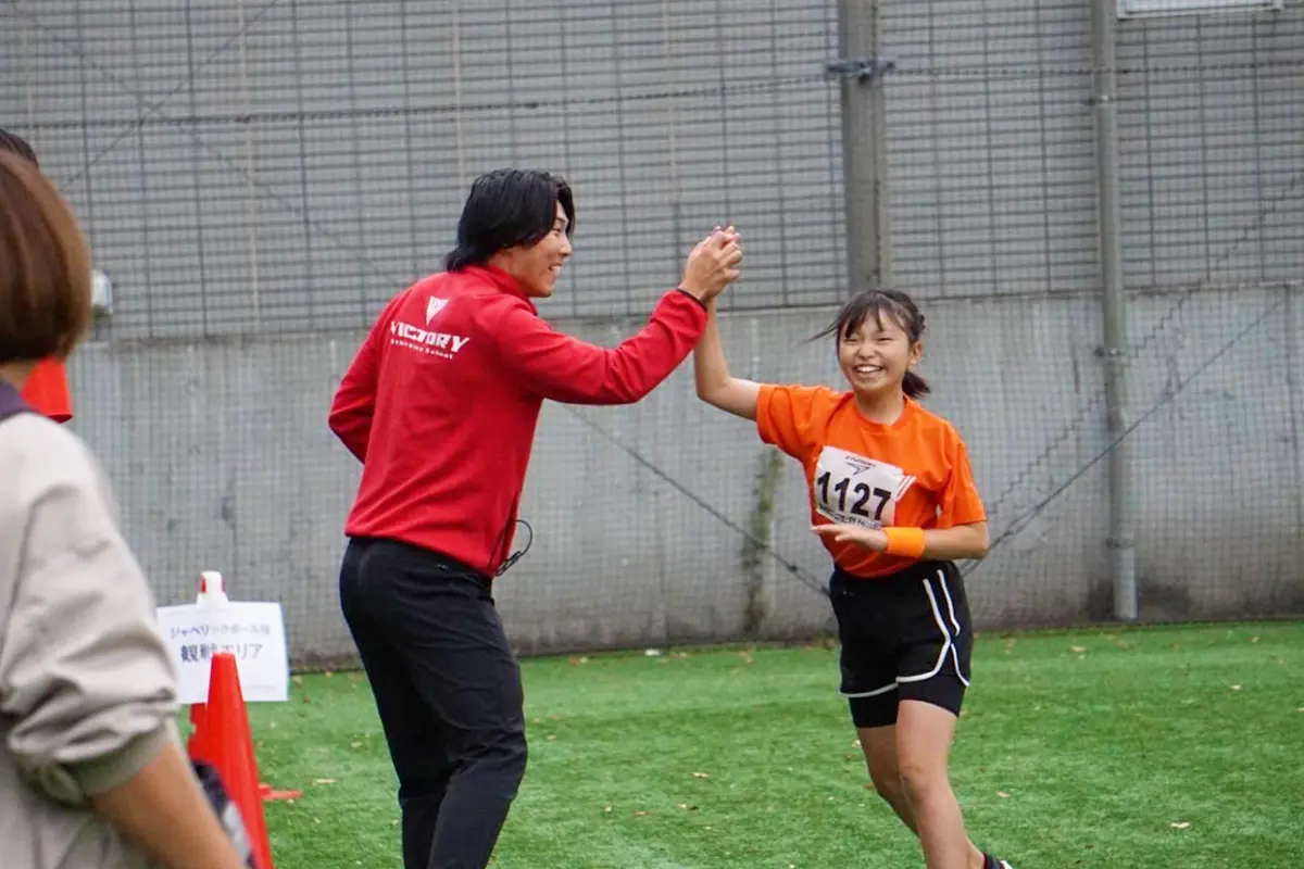 小さな成長を褒めて育む、自信を積み重ねる指導